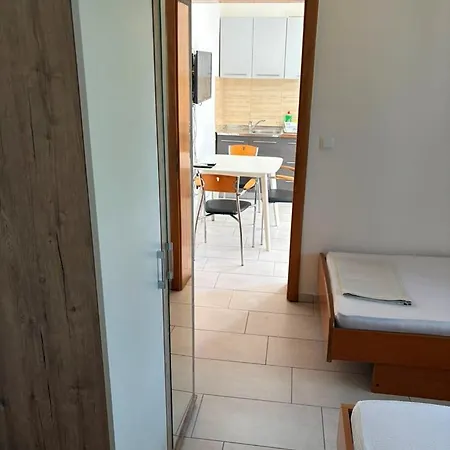 Azure Bay بيت ضيافة 3*