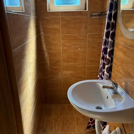 بيت ضيافة Azure Bay 3*